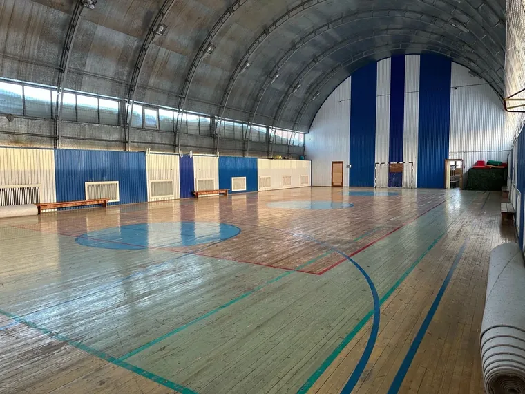 Высокие своды зала — футбольная школа ГОООЛ, Тюмень